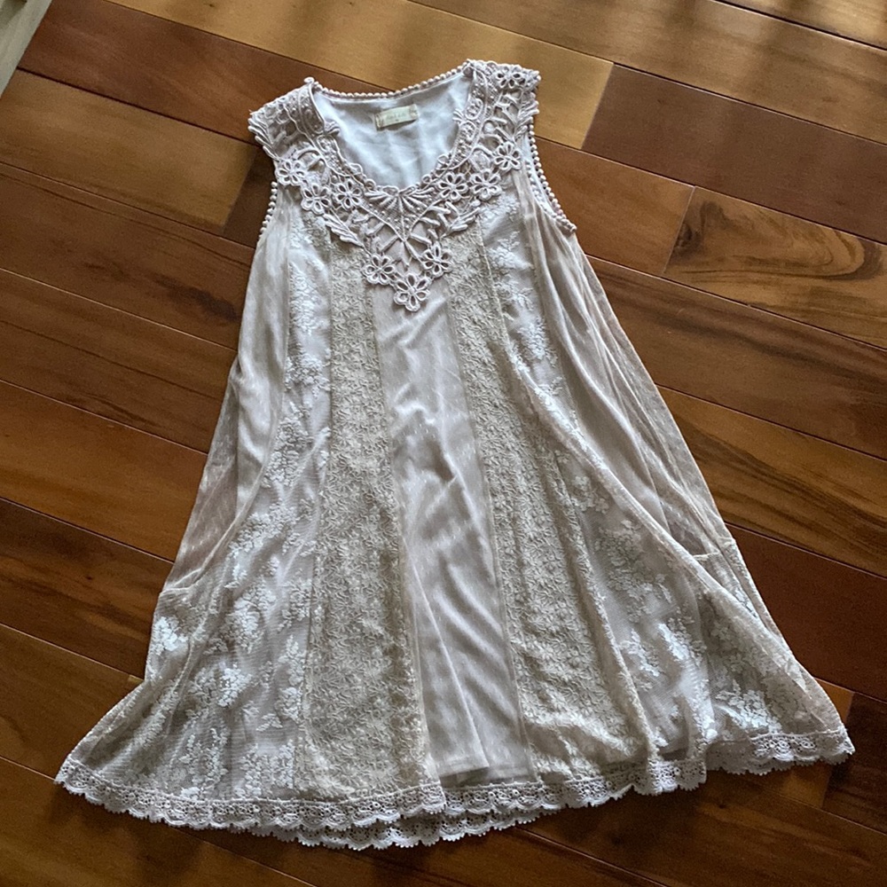 Altar’d state medium dress with spandex lining and lace overlay